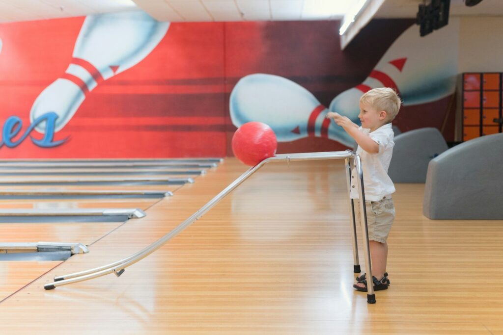 Spirit Nights: Easy, No-Stress PTA Fundraising ideas that will not burn out volunteers. 5 man in white shirt and pants holding white and red balloon